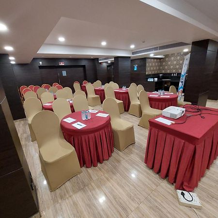 Central Beacon Hotel Surat Zewnętrze zdjęcie