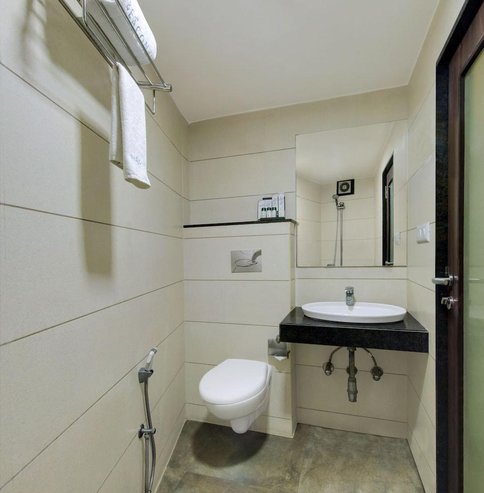 Central Beacon Hotel Surat Zewnętrze zdjęcie