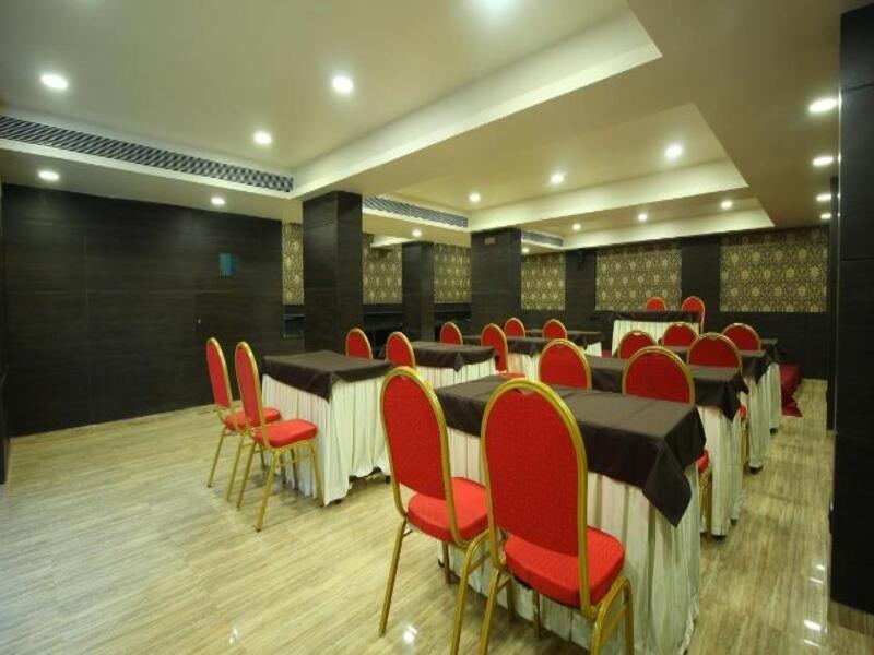 Central Beacon Hotel Surat Zewnętrze zdjęcie