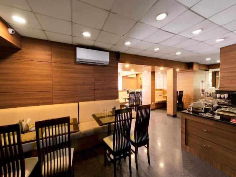Central Beacon Hotel Surat Zewnętrze zdjęcie