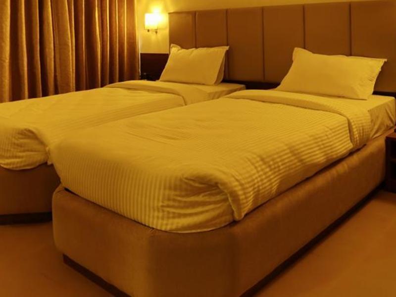 Central Beacon Hotel Surat Zewnętrze zdjęcie