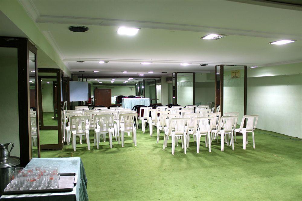 Central Beacon Hotel Surat Zewnętrze zdjęcie