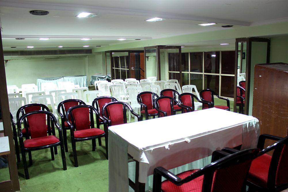 Central Beacon Hotel Surat Zewnętrze zdjęcie