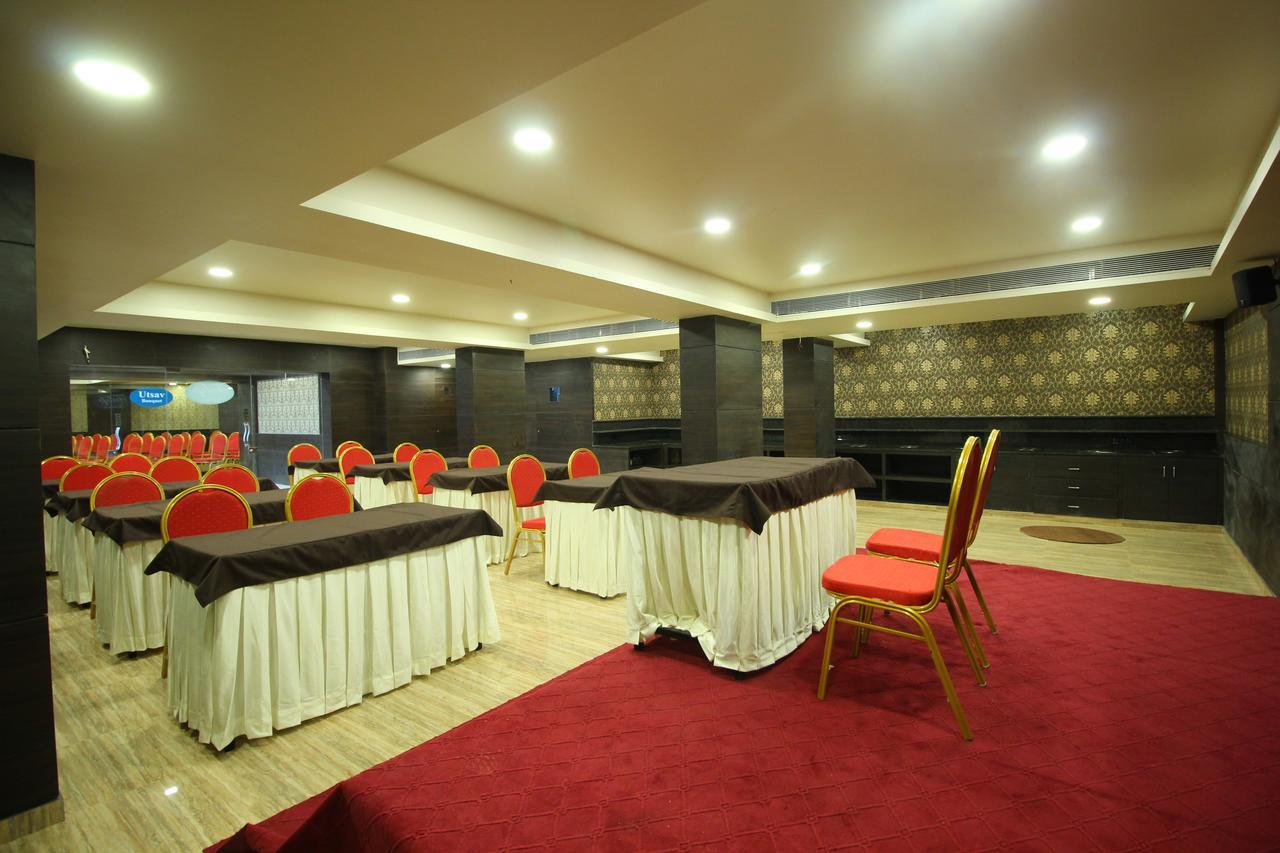 Central Beacon Hotel Surat Zewnętrze zdjęcie