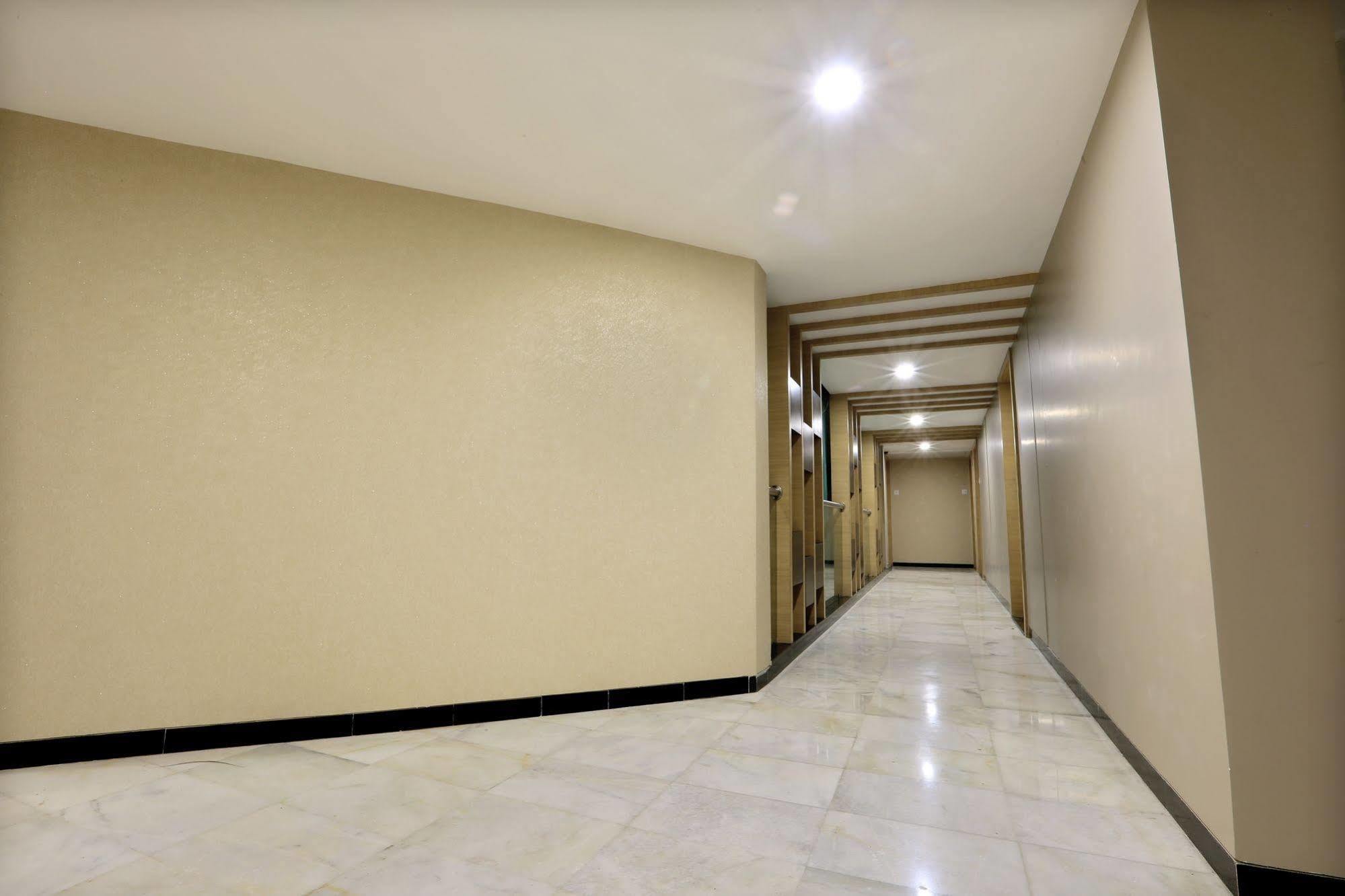 Central Beacon Hotel Surat Zewnętrze zdjęcie