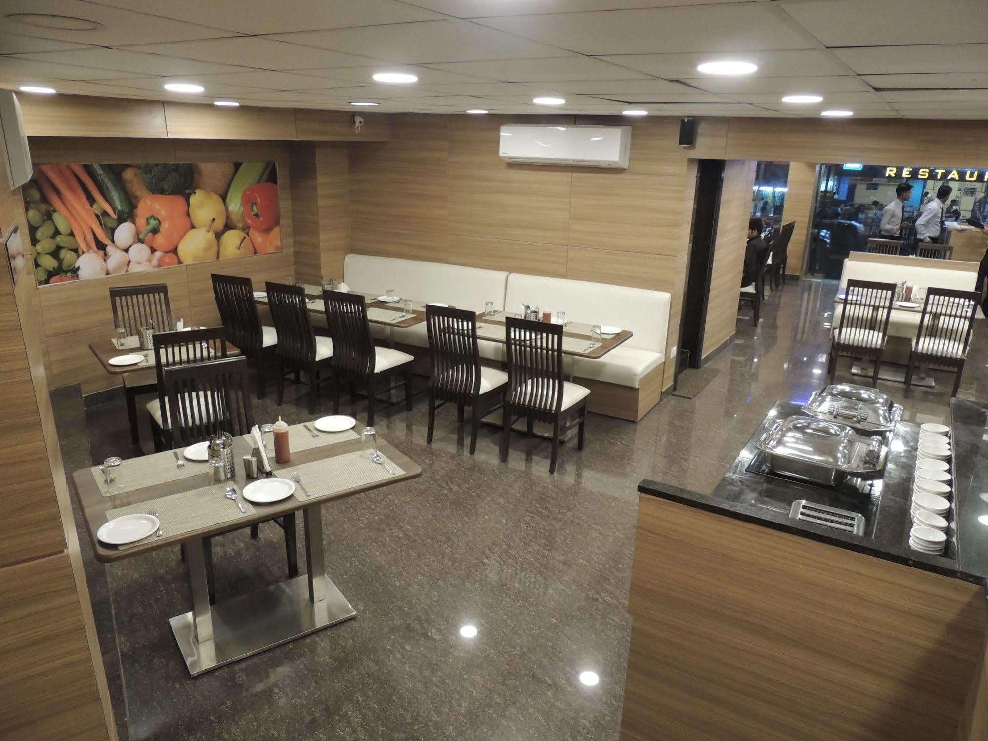 Central Beacon Hotel Surat Zewnętrze zdjęcie