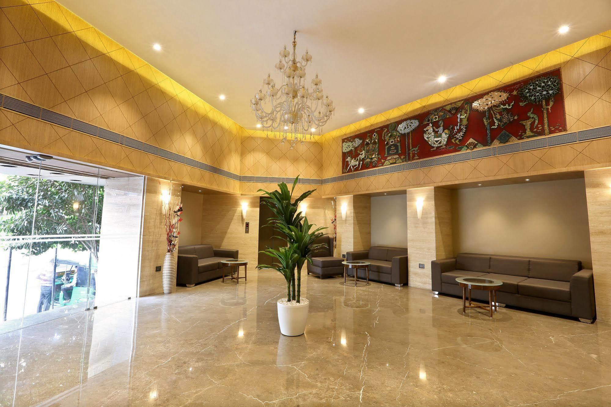 Central Beacon Hotel Surat Zewnętrze zdjęcie