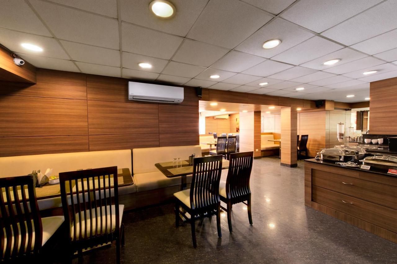 Central Beacon Hotel Surat Zewnętrze zdjęcie