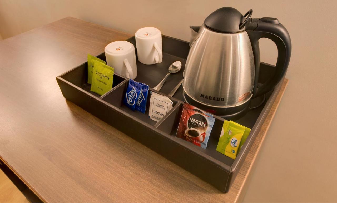 Central Beacon Hotel Surat Zewnętrze zdjęcie