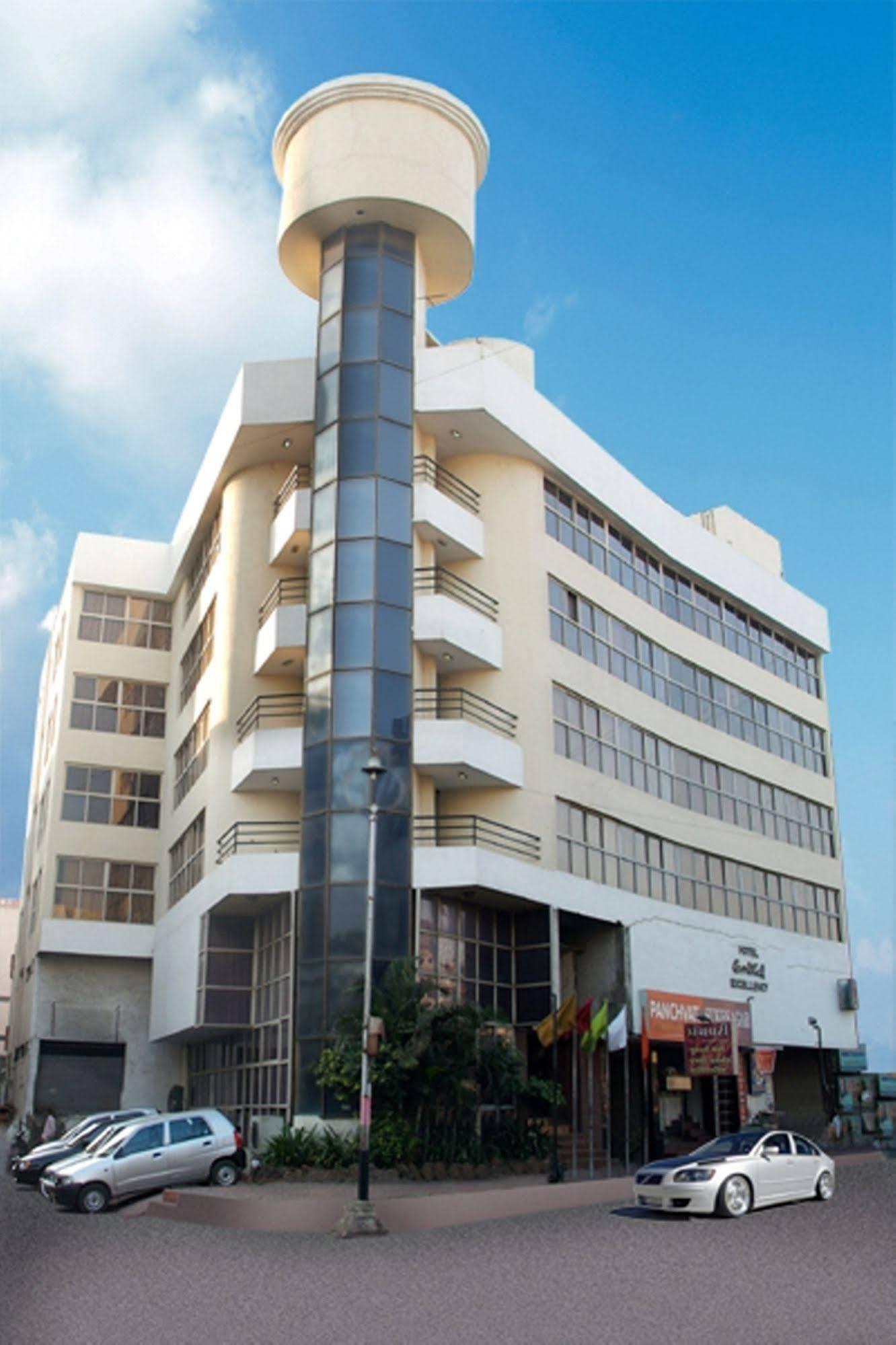 Central Beacon Hotel Surat Zewnętrze zdjęcie